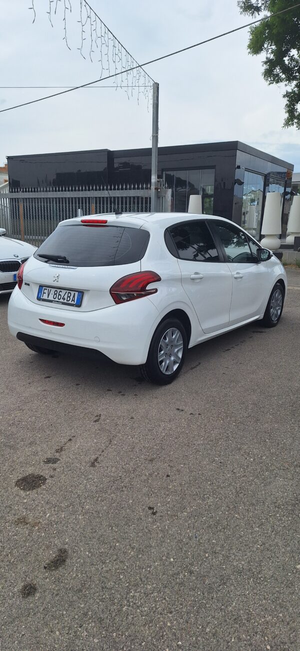 Peugeot 208 - immagine 6