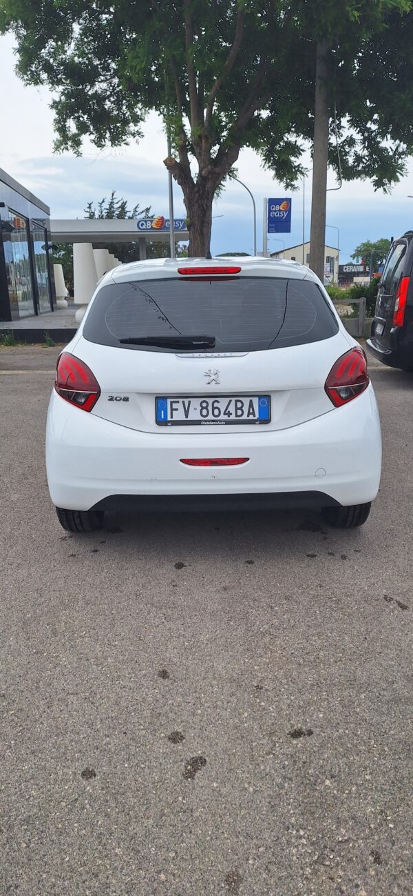 Peugeot 208 - immagine 7