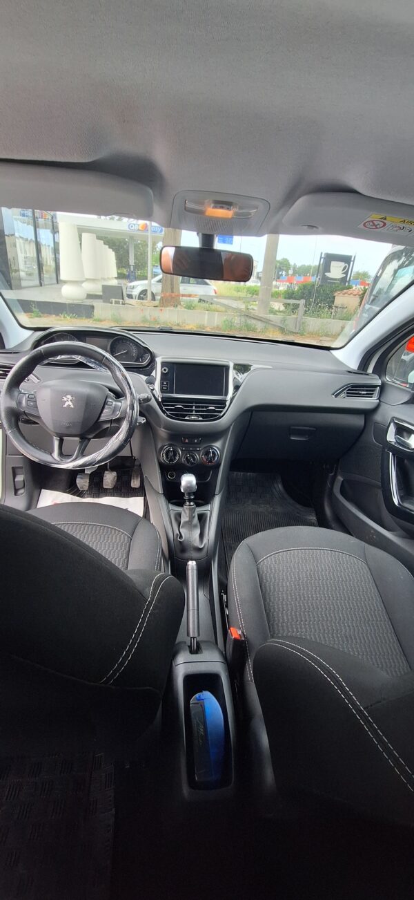 Peugeot 208 - immagine 11
