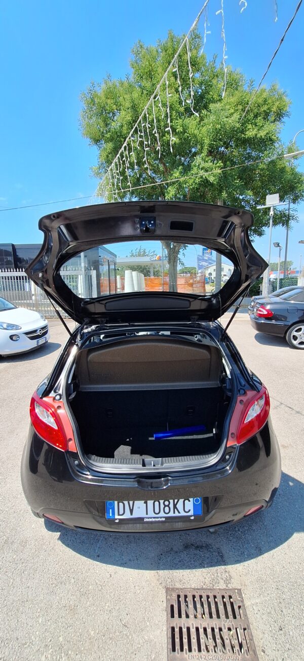Mazda 2 - immagine 12